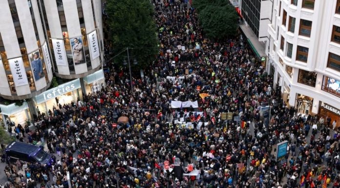 Miles de personas vuelven a manifestarse por la gestión de la DANA