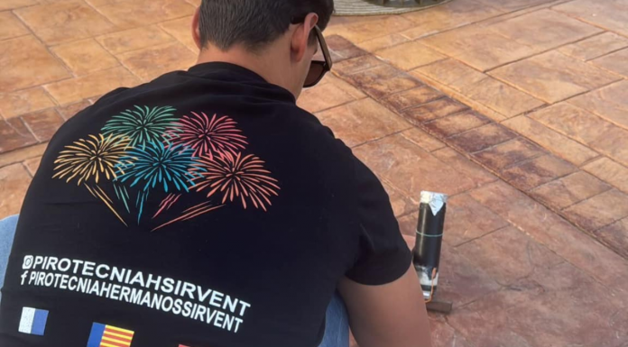 Una explosión en una pirotécnica deja un muerto y cuatro heridos Una explosión en una pirotécnica deja cuatro heridos