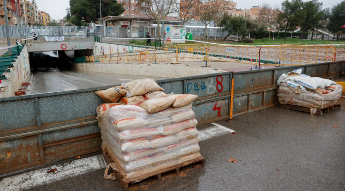 Lluvias torrenciales en la Comunitat Valenciana: carreteras cortadas, clases suspendidas y alerta naranja El temporal se endurece con carreteras cortadas