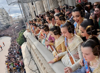 Sorteo de entradas gratuitas para ver la mascletà desde el balcón del Ayuntamiento en las Fallas 2026