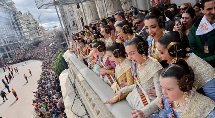 Sorteo de entradas gratuitas para ver la mascletà desde el balcón del Ayuntamiento en las Fallas 2026