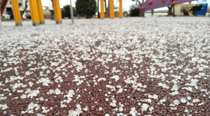 Una tromba de agua y granizo sacude Valencia y pone en riesgo los monumentos falleros