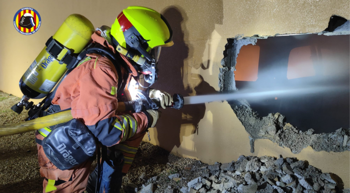 Evacúan un edificio en Gandia tras un incendio Evacúan un edificio en Gandia tras un incendio