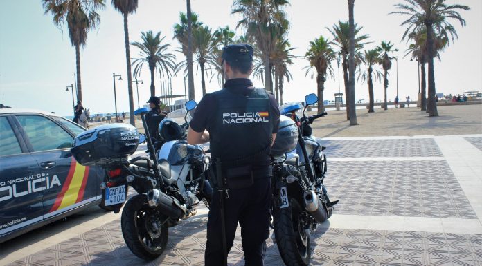 Valencia blinda las playas de la ciudad con vigilancia policial 24 horas