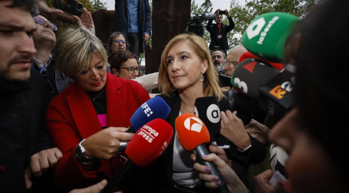 La Audiencia confirma la imputación de Pradas por la gestión de la DANA: «Podía contar con la información sobre los caudales de agua» Víctimas de la DANA increpan a Salomé Pradas a su llegada al juzgado con gritos de "asesinos"