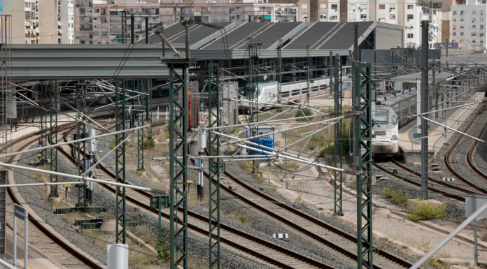 El soterramiento de Serrería enfrenta a Catalá y Puente: «Jugar al gato y al ratón se va acabando» El soterramiento de Serrería enfrenta a Catalá y Puente: "Jugar al gato y al ratón se va acabando"