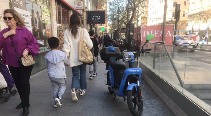 Valencia permite hasta 2.000 motos de alquiler eléctricas sin conductor