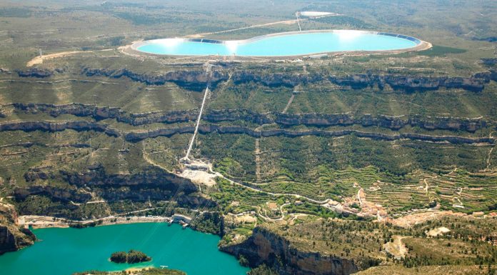 Senadores de la Comisión de Transición Ecológica visitan centrales energéticas en la C. Valenciana Senadores descubren el poder energético de las centrales La Muela y Cofrentes: claves para el futuro eléctrico de Valencia