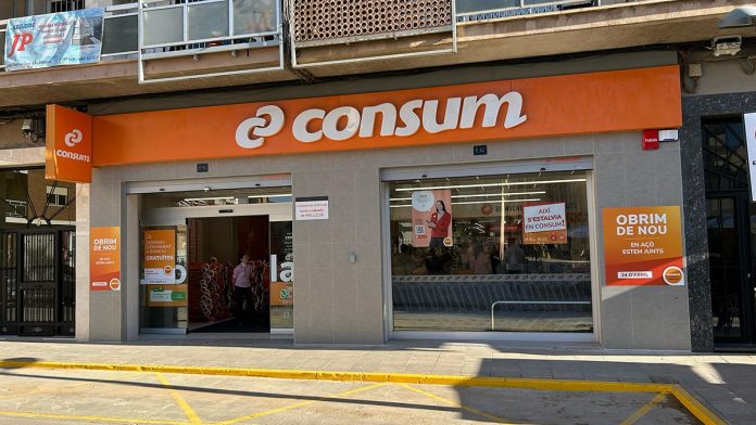 Consum reabre su supermercado en el centro de Paiporta tras seis meses cerrado por la dana