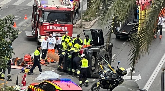 Vuelca un coche en la avenida Cardenal Benlloch
