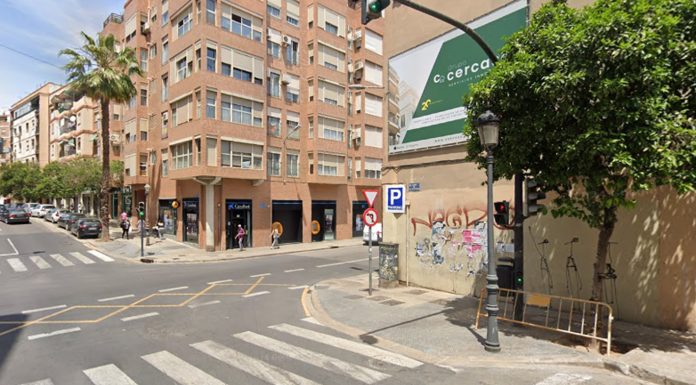 Muere una mujer de 70 años al caerle una farola en la avenida Constitución