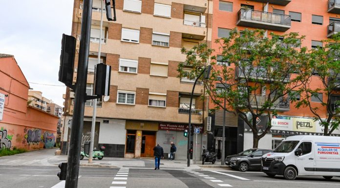Instalan un nuevo paso de peatones semaforizado en el barrio de Sant Marcel·lí