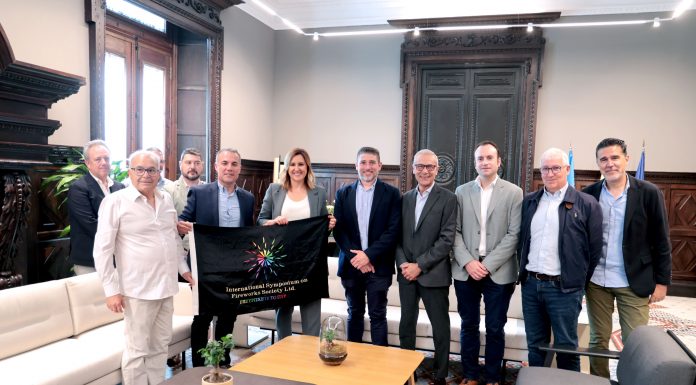 María José Catalá recibe al Comité del Simposio Internacional de Pirotecnia