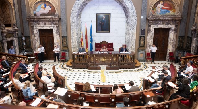 Máxima tensión en el pleno del Ayuntamiento de Valencia: gritos, ausencia de concejales y un parón de 20 minutos Máxima tensión en el pleno del Ayuntamiento de Valencia