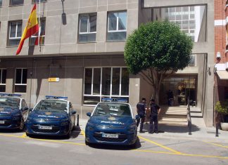 Un hombre apuñala a otro con unas tijeras en Gandia
