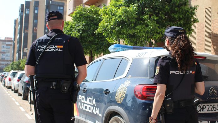 Detienen a un hombre en Algemesí por maltratar a su mujer y herir a sus hijos