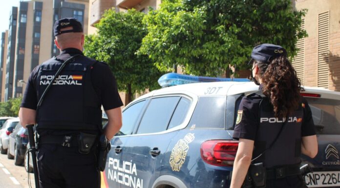 Encarcelado tras acuchillar a un hombre en el centro de Valencia Detienen a un hombre en Algemesí por maltratar a su mujer y herir a sus hijos
