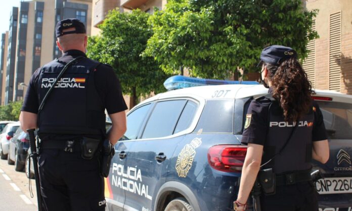 Detienen a un hombre en Algemesí por maltratar a su mujer y herir a sus hijos