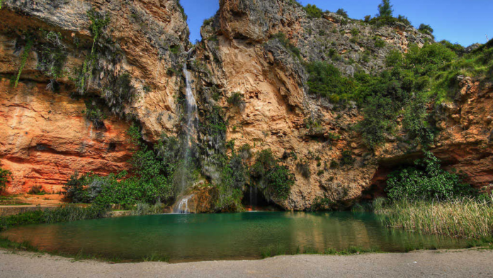 Un menor de 16 años muere ahogado en una zona de baño en Alborache