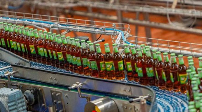 La categoría de Té ‘Ready-to-Drink’ crece en la Comunidad Valenciana un 20% en los primeros meses de 2025 Embotellado del refresco Fuze Tea