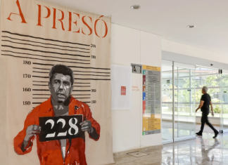 El Consell solicita retirar un grafiti que muestra a Mazón en prisión