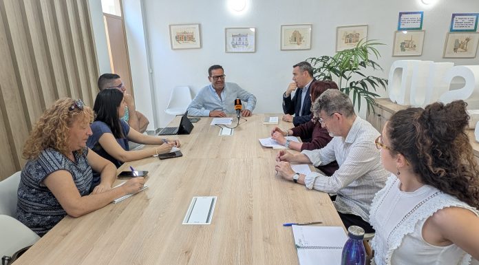 El Ideco de l’Horta Sud premia a l’escriptor Ferran Torrent i a l’actriu María Almudéver