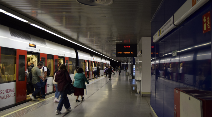 Metrovalencia cambia los horarios este fin de semana por la mascletà nocturna y la festividad de la Virgen 🔴 Última Hora | Metrovalencia interrumpe parte de la circulación de la L1