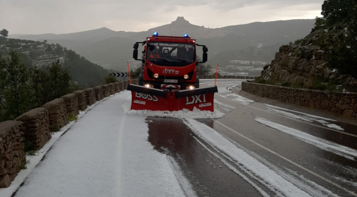 Una espectacular granizada transforma el interior de la Comunitat en un paisaje invernal