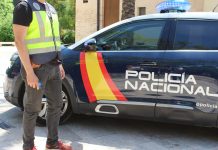Mata a su compañero de piso con una mancuerna durante un brote psicótico en Valencia Británica detenida en Benidorm por estrangular a su amiga