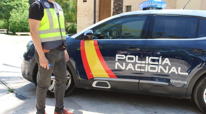 Mata a su compañero de piso con una mancuerna durante un brote psicótico en Valencia Británica detenida en Benidorm por estrangular a su amiga