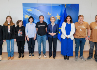 Von der Leyen se reúne con víctimas de la DANA y se compromete a visitar la zona cero