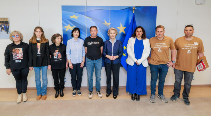 Von der Leyen se reúne con víctimas de la DANA y se compromete a visitar la zona cero Von der Leyen se reúne con víctimas de la DANA y se compromete a visitar la zona cero