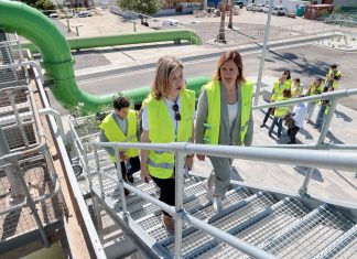 La alcaldesa de València, María José Catalá, visita las obras que permitirán aumentar la capacidad de captación de la presa del río Túria a la planta potabilizadora de Manises