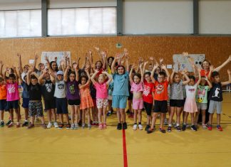 Grupo de niños y niñas en uno de los campamentos de verano en Quart de Poblet