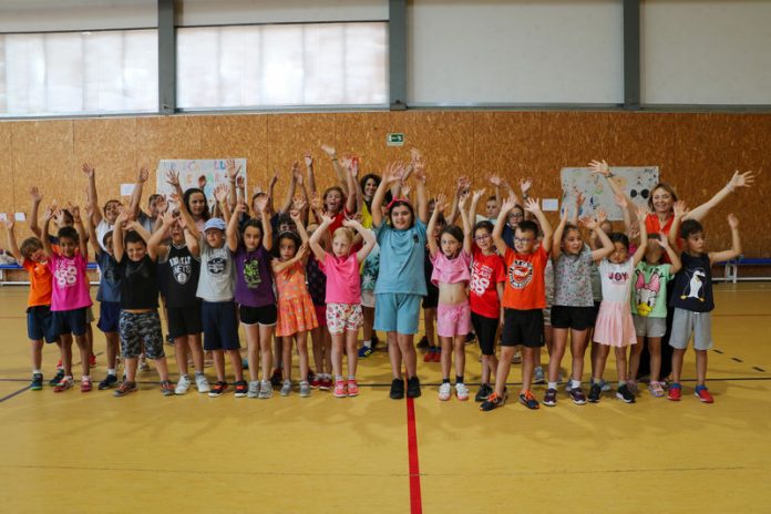 Grupo de niños y niñas en uno de los campamentos de verano en Quart de Poblet