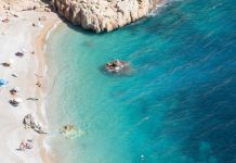 Una de las calas más 'instagrameables' del verano es valenciana y se oculta entre acantilados