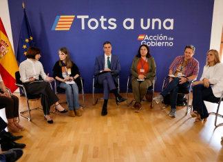 Batalla de abucheos en la visita del presidente del Gobierno: de "Sánchez a prisión" a "Mazón dimisión"