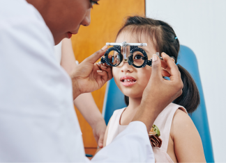 Los menores de 16 años recibirán 100 euros de ayuda para comprar gafas y lentillas. Ojo con la falsa miopía