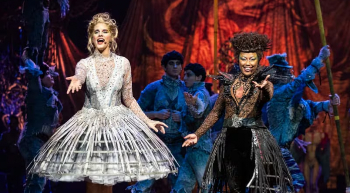 El Circo del Sol vuelve a Valencia con «Alegría» El Circo del Sol vuelve a Valencia con "Alegría"