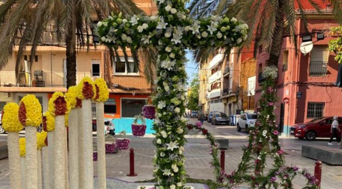 La mejor Cruz de Mayo la plantan en el Canyamelar