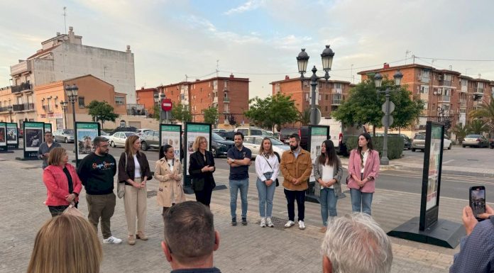 Acto de la inauguración de la exposición de carteles aspirantes a imagen gráfica de los Moros y Cristianos del 2025 en Paterna