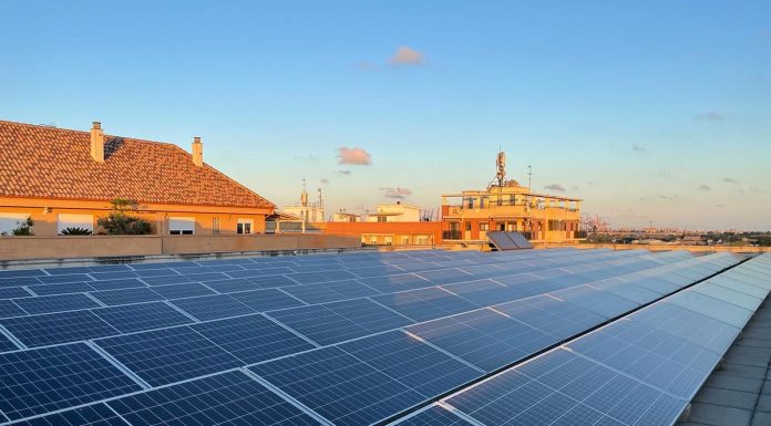 Buscan cubiertas disponibles en edificios para instalar placas solares