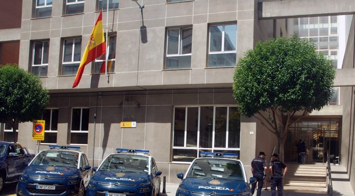 Dos hombres agreden a dos mujeres para robarles el bolso en Gandia