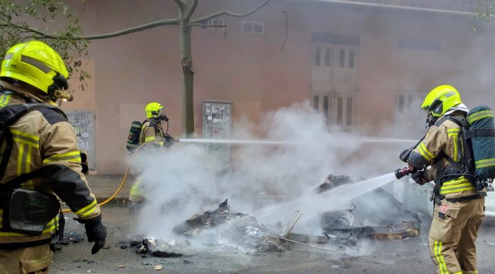 Queman un contenedor en el barrio de Beteró