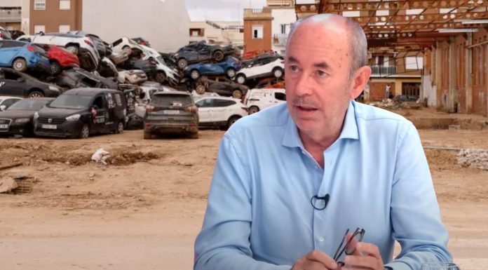 Paco Comes: “Coordinaba todo desde el hospital, por teléfono, sin saber la magnitud de lo sucedido” Paco Comes, alcalde de Massanassa