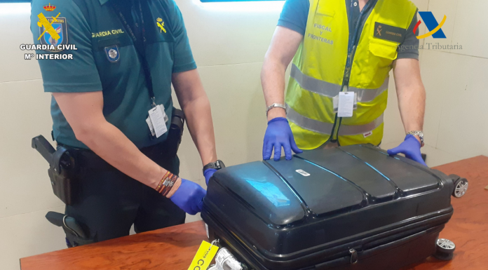Detienen a dos viajeros en el aeropuerto de Valencia con 6 kilos de cocaína Detienen a dos viajeros en el aeropuerto de Valencia con 6 kilos de cocaína