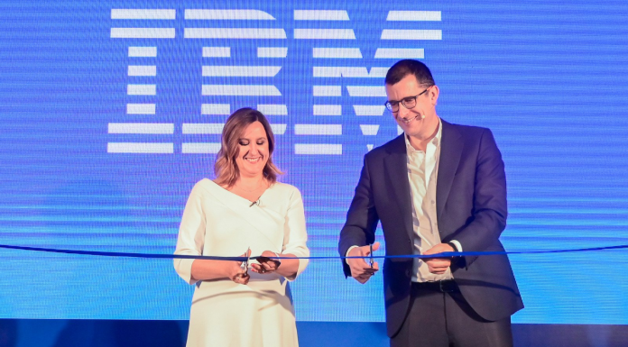 IBM contratará a 100 ingenieros y comerciales para trabajar en la Marina de Valencia IBM contratará a 100 ingenieros y comerciales con idiomas para trabajar en la Marina de Valencia