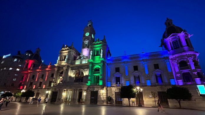 7televalencia-orgullo-valencia El Ayuntamiento proyectará la bandera del Orgullo más grande de Valencia