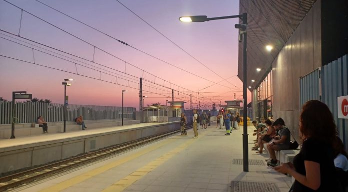 El metro vuelve a la zona cero: emoción, normalidad y más de 25.000 usuarios en las primeras horas