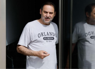 Una mujer intenta sacar un disco duro de la casa de Ábalos con la excusa de pasear al perro